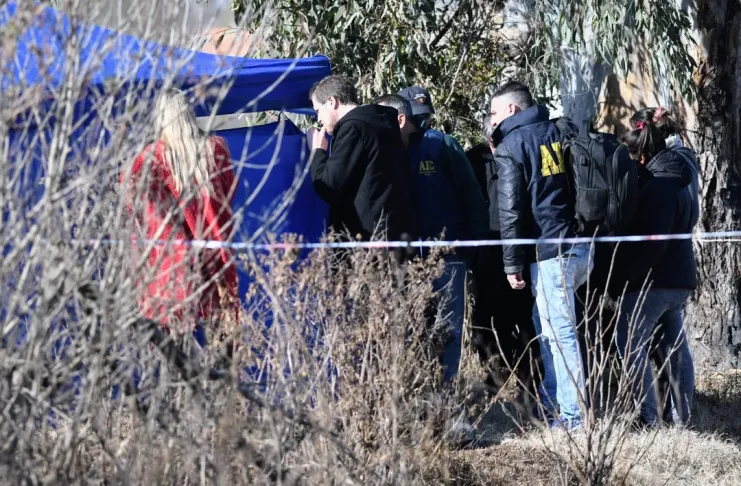 Hallaron un ataúd con restos óseos en la zona sur de Recreo