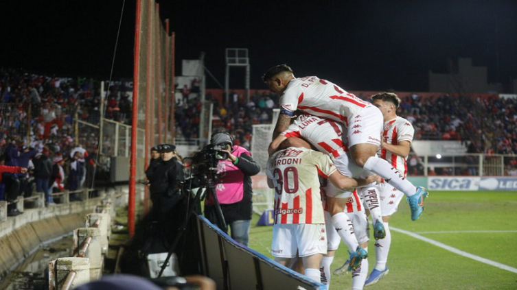 En un partido luchado Unión lo dio vuelta y venció 2 a 1 a Vélez