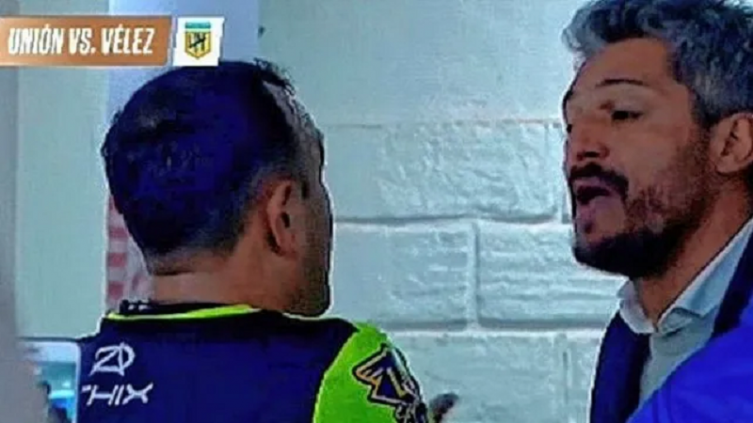 El cruce de palabras entre Munúa y el árbitro Herrera