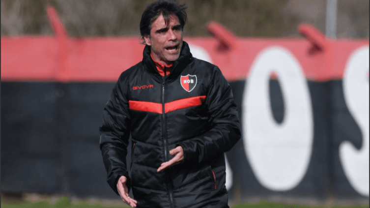 Sanguinetti probó con cuatro cambios para recibir a Lanús