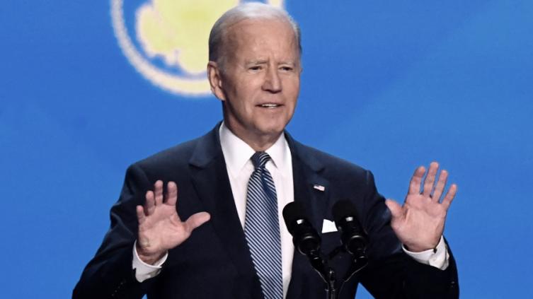 Biden promulgó su ley clave para el cambio climático y la salud con impuestos a empresas
