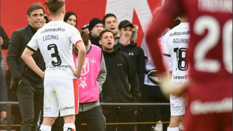 Sanguinetti confirmó que buscarán un refuerzo por Vangioni