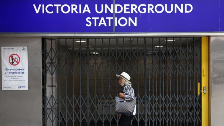 Tercer día de huelga contra la inflación en el transporte público británico