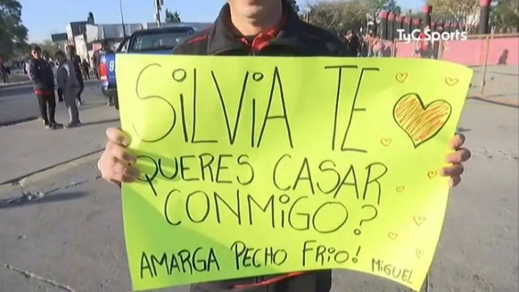 Proposición de matrimonio en el Cementerio de los Elefantes