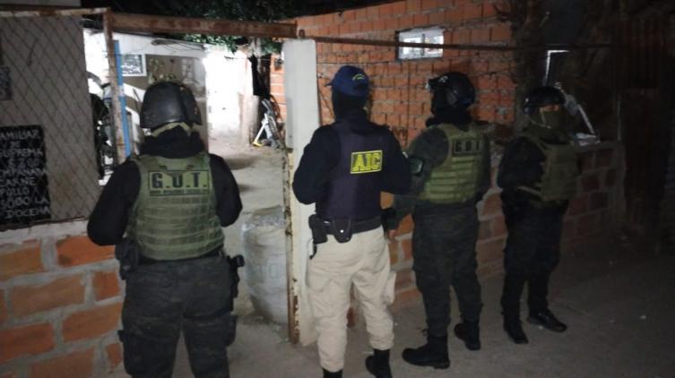 Múltiples allanamientos en barrio Ludueña y 26 detenidos
