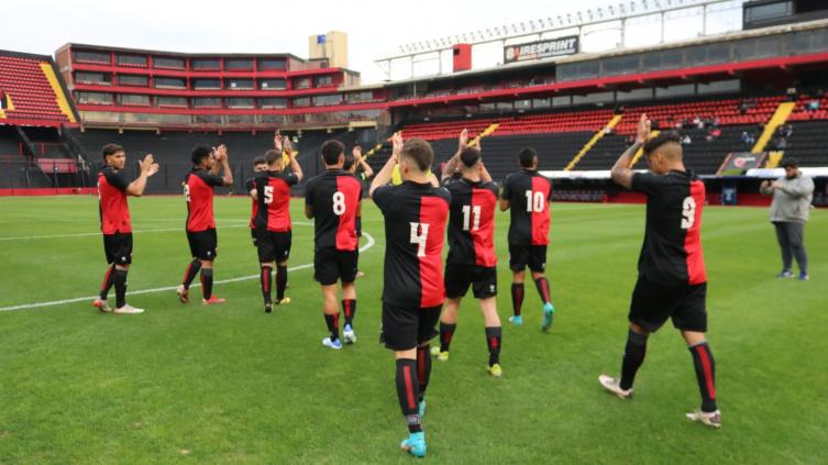 Colón goleó a Barracas Central en reserva