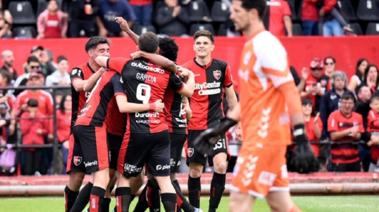 Newell ’s fue más que Gimnasia y le ganó con justicia 2 a 0