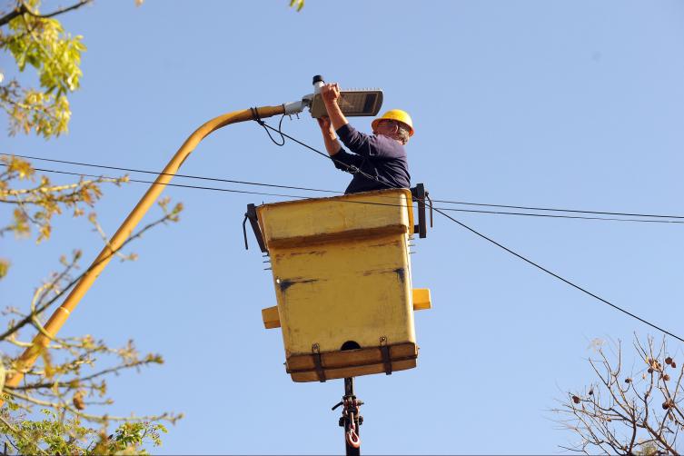 Trabajos de iluminación y bacheo previstos para este lunes