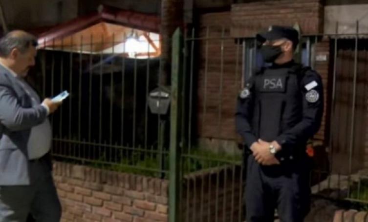 Atentado a Cristina: allanaron la casa del líder de 