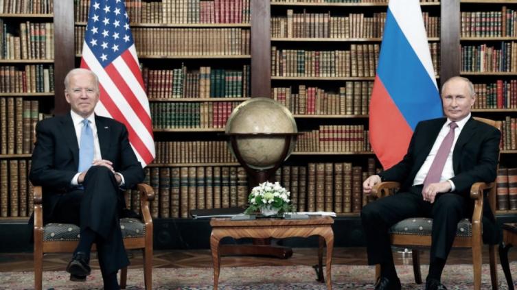 Biden advirtió a Putin contra el uso de armas nucleares o químicas en Ucrania
