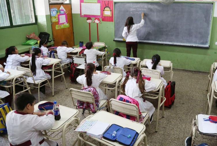 La provincia indicó que las escuelas deberán permanecer abiertas en los días de paro docente