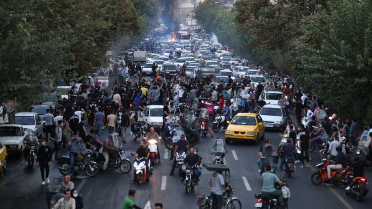 Crecen las protestas por la muerte de Mahsa Amini, pese al bloqueo de redes sociales