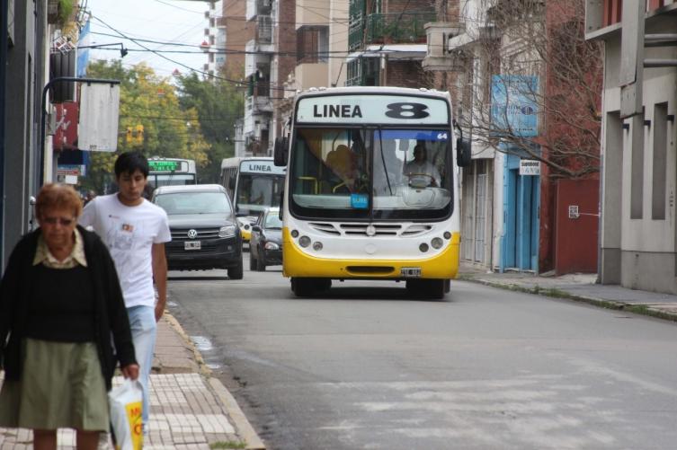 Aprobaron un aumento en el boleto de colectivo urbano