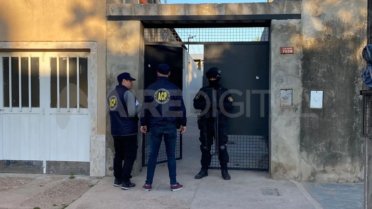 Apriete a jugadores de Colón: Detuvieron a dirigentes del club y a integrantes de la barra