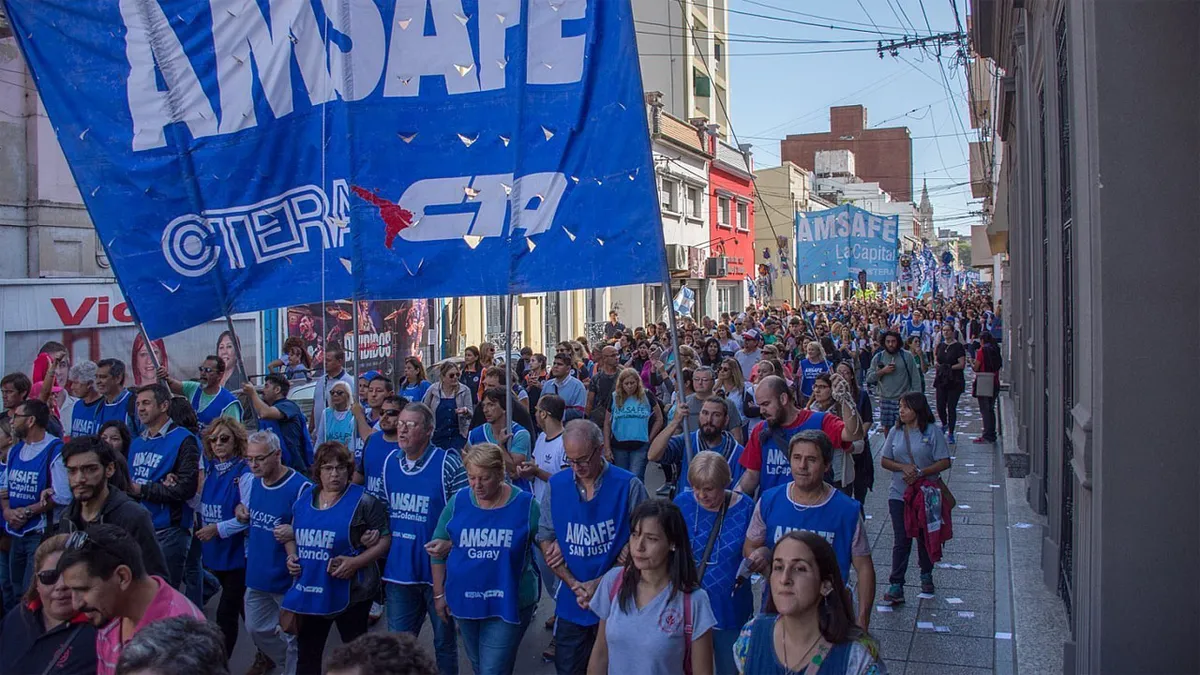 Docentes públicos inician otra semana de paros 