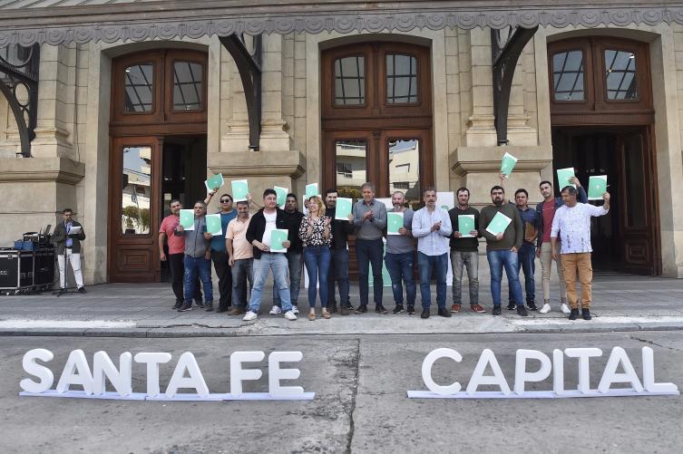 La Municipalidad entregó 45 nuevas licencias de taxis y remises