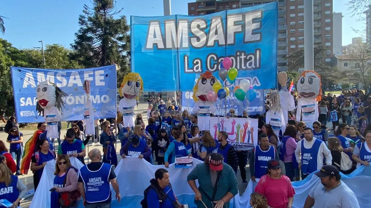 Docentes se manifestaron frente al Ministerio de Trabajo