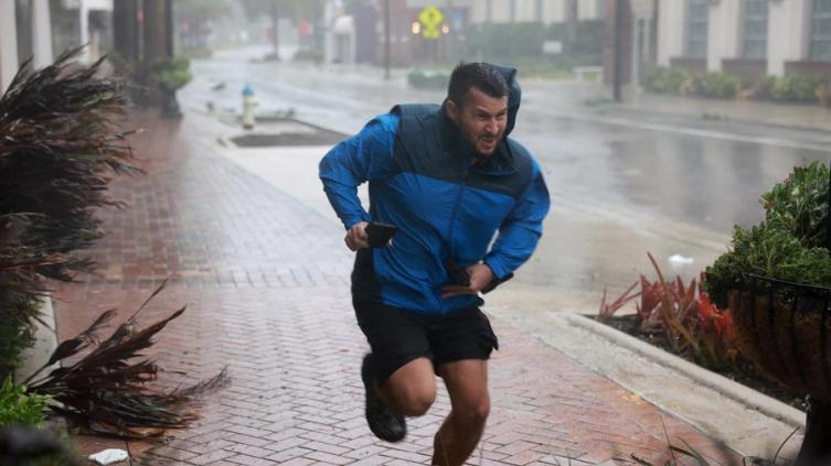Al menos 15 muertos y ciudades devastadas tras el paso del huracán Ian por Florida
