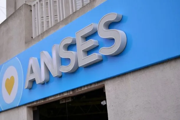 Pagos de ANSES de hoy jueves 6 de octubre: cuánto se cobra con los bonos