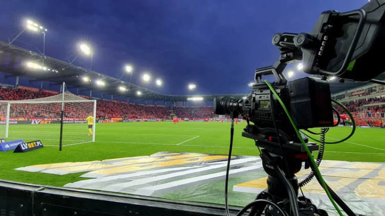 Se investiga una denuncia por transmisión ilegal de partidos de Premier League en Argentina