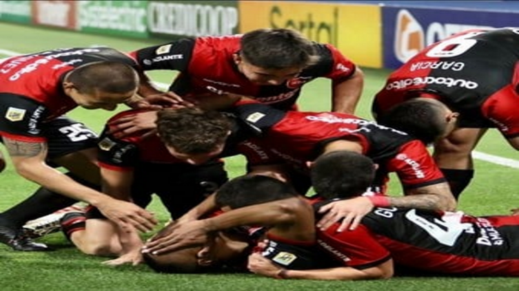Newell ´s goleó a Central Córdoba para acercarse a su sueño copero