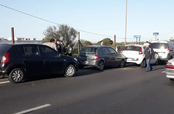 Seis autos colisionaron en la Ruta 168