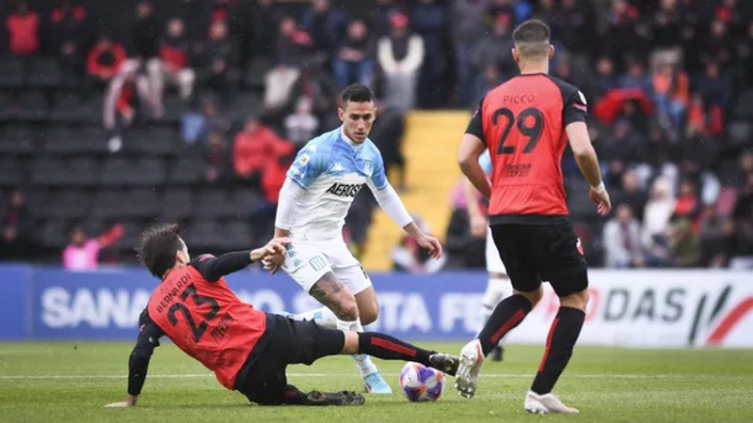 Colón perdió con justicia ante Racing, el único escolta de Boca
