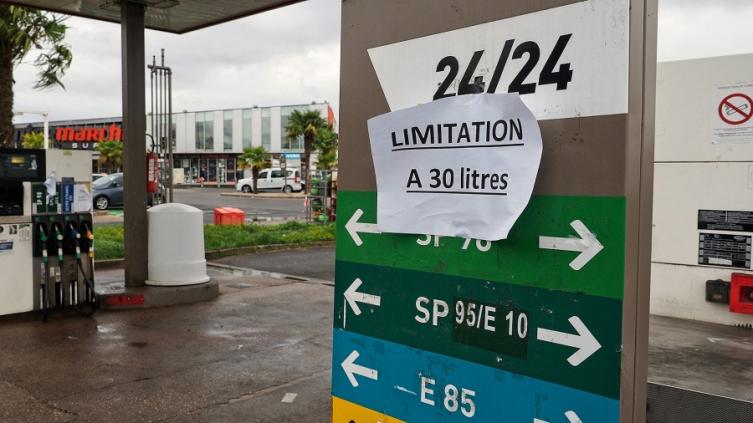 Continúa la huelga en las refinerías del grupo TotalEnergies en Francia