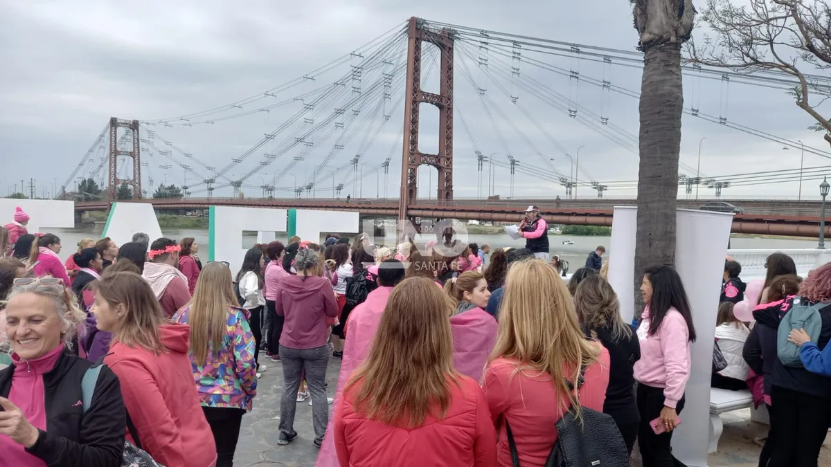 Más de 300 personas marcharon al Puente Colgante para concientizar