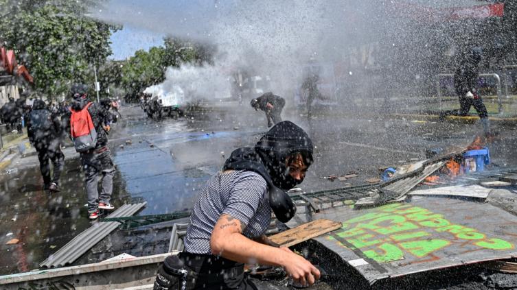 Choques entre la Policía y manifestantes en Santiago de Chile