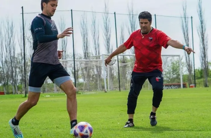 Colón entrena y viaja a Rosario para el partido ante Central