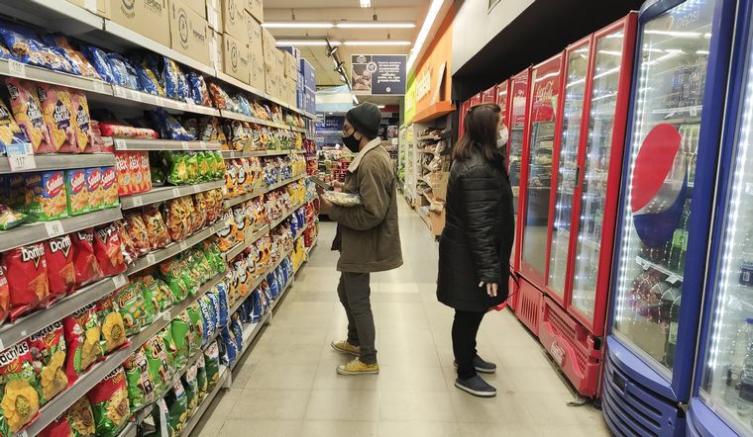 Por alta inflación, cayó el consumo en los súper y centros mayoristas en agosto