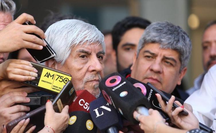 Tras la amenaza de paro, Camioneros acordó un aumento salarial de 107%