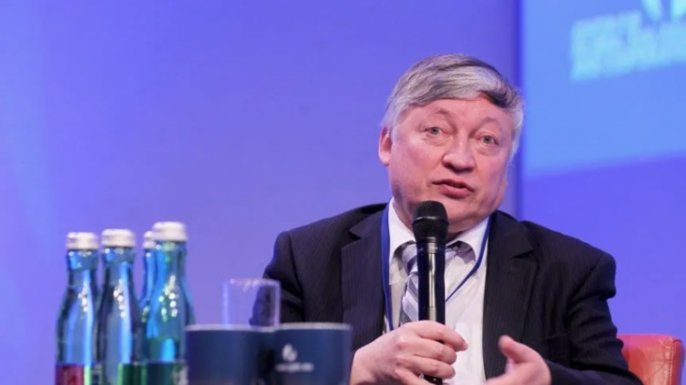 Karpov en coma inducido por un accidente doméstico