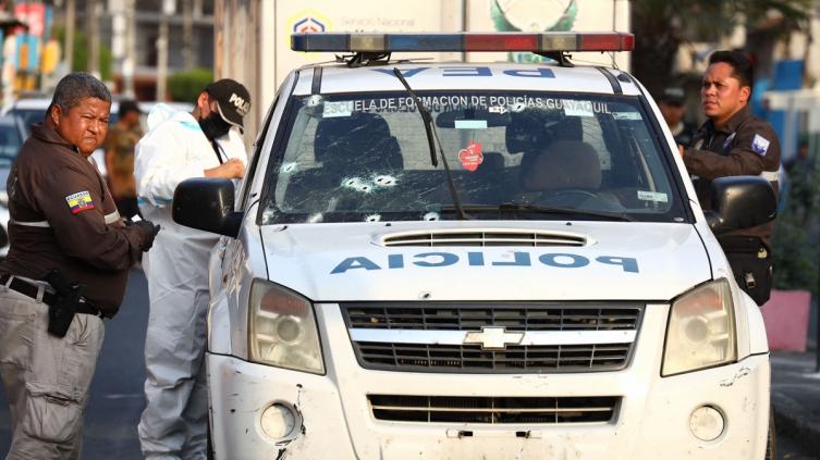 Cuatro policías muertos en ataques y estado de excepción en dos provincias ecuatorianas