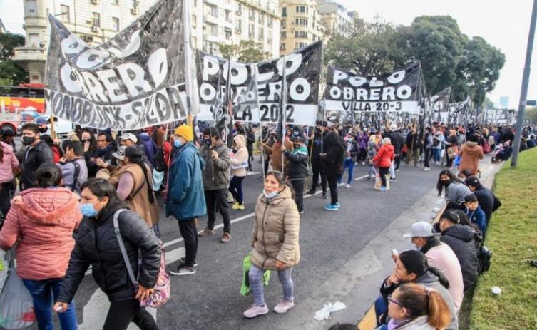 El Gobierno limitará la incorporación de beneficiarios a programas sociales