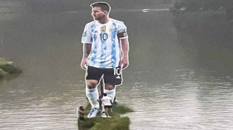 La gigantografía de Messi se derrumbó en la India