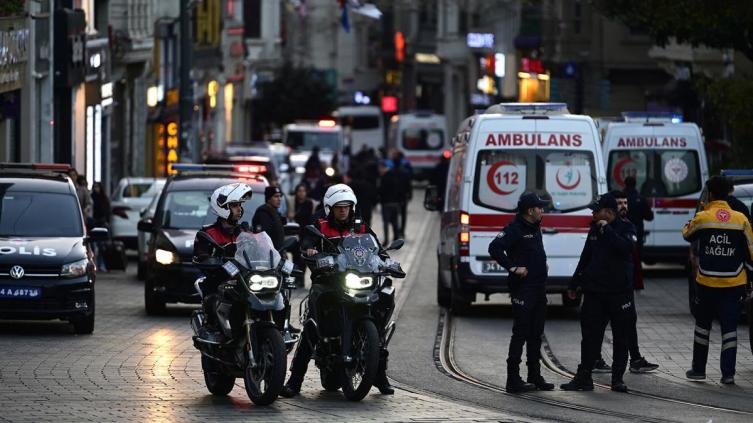 Turquía: Un ataque explosivo dejó seis muertos y 81 heridos y el gobierno acusó a 