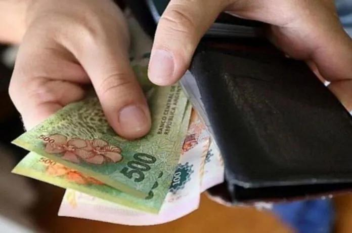 Es oficial la suba del salario mínimo: a cuánto se va y los tramos del aumento