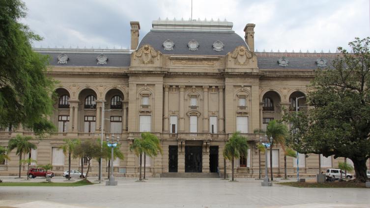 La provincia retoma las negociaciones paritarias con los gremios