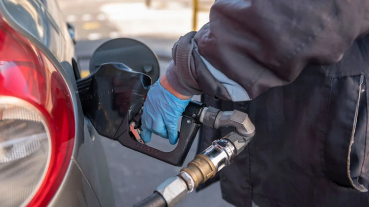 YPF aumentó en 4% promedio el precio de las naftas y el gasoil