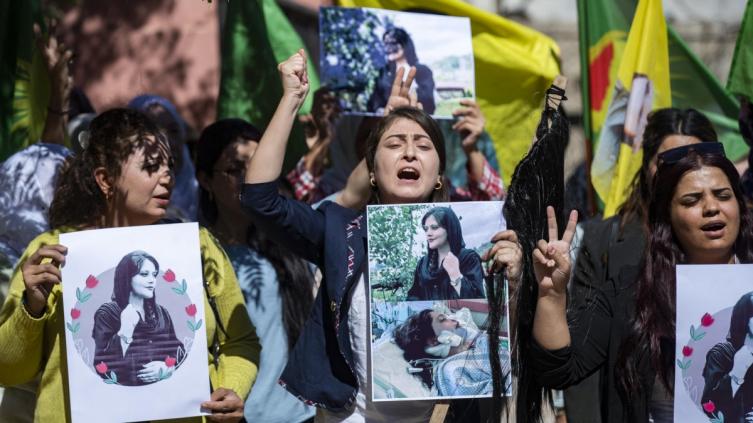 Irán eliminó la Policía de la moral tras las protestas por la muerte de Amini