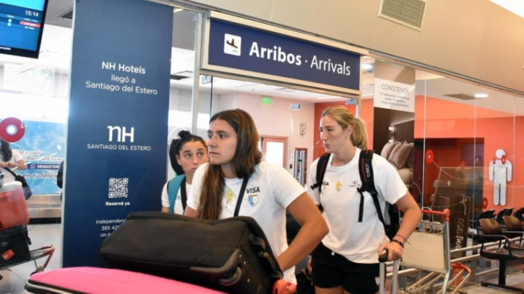 La FIH Pro League: Las Leonas arribaron a Santiago