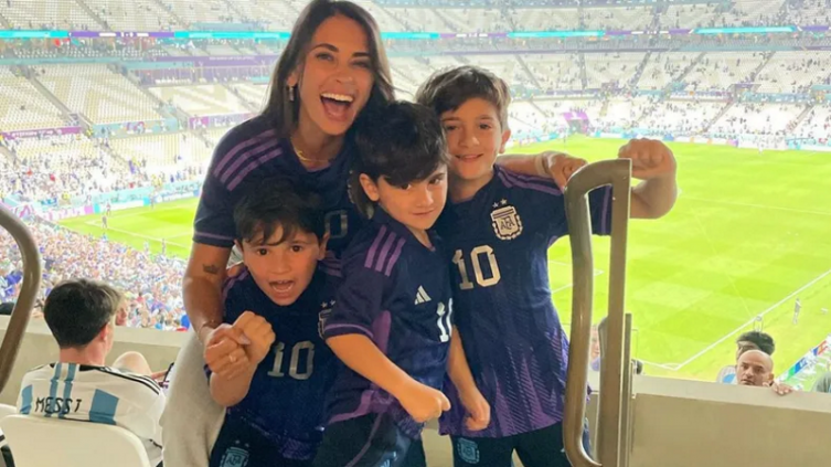Antonela espera en Rosario por Lionel Messi