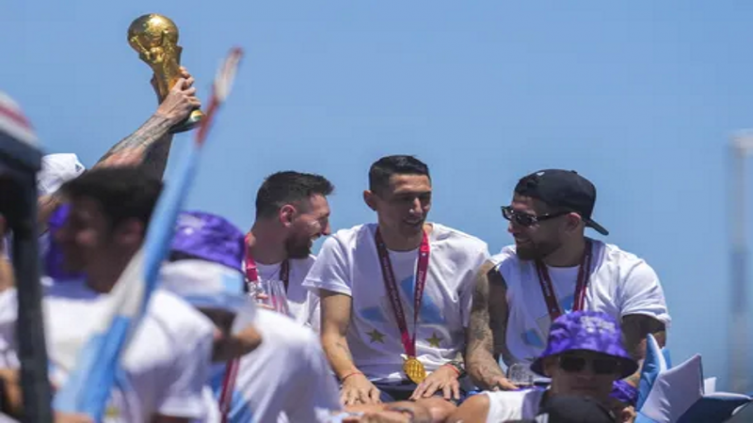 Los festejos del campeón: el micro y el helicóptero, desde adentro