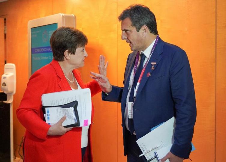 El FMI aprobó la tercera revisión y desembolsó US$6 mil millones a Argentina