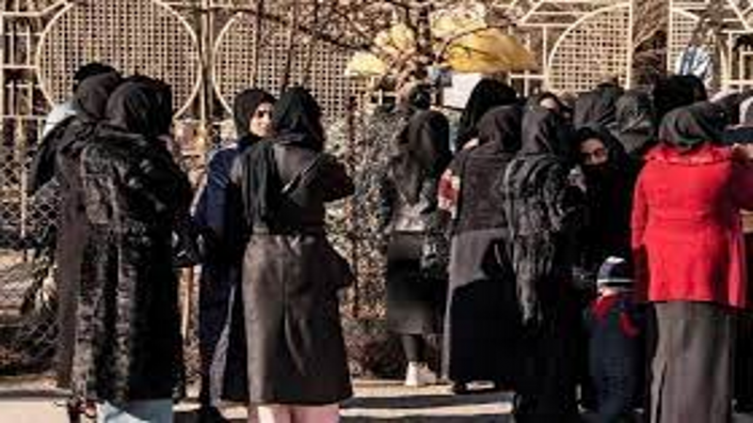 Afganistán: los talibanes prohíben a las mujeres trabajar para ONGs