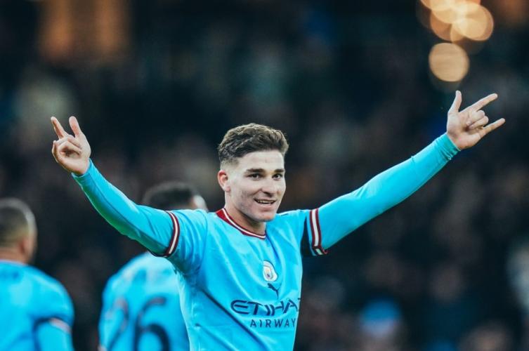 Julián Álvarez marcó y brilló en la goleada del City al Chelsea