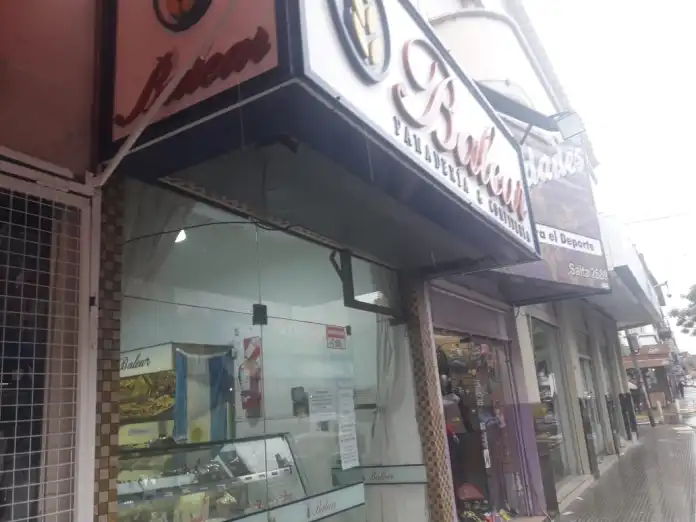 En hora pico, robaron una panadería a metros de la Peatonal