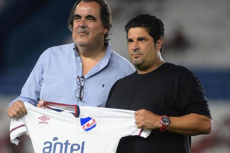 Marcelo Saralegui fue homenajeado por Nacional en el Gran Parque Central